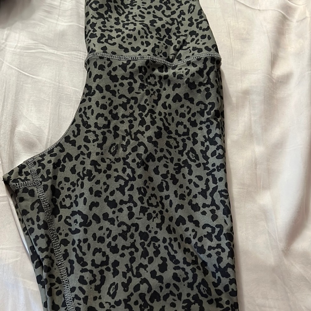 Large leopard leggings
